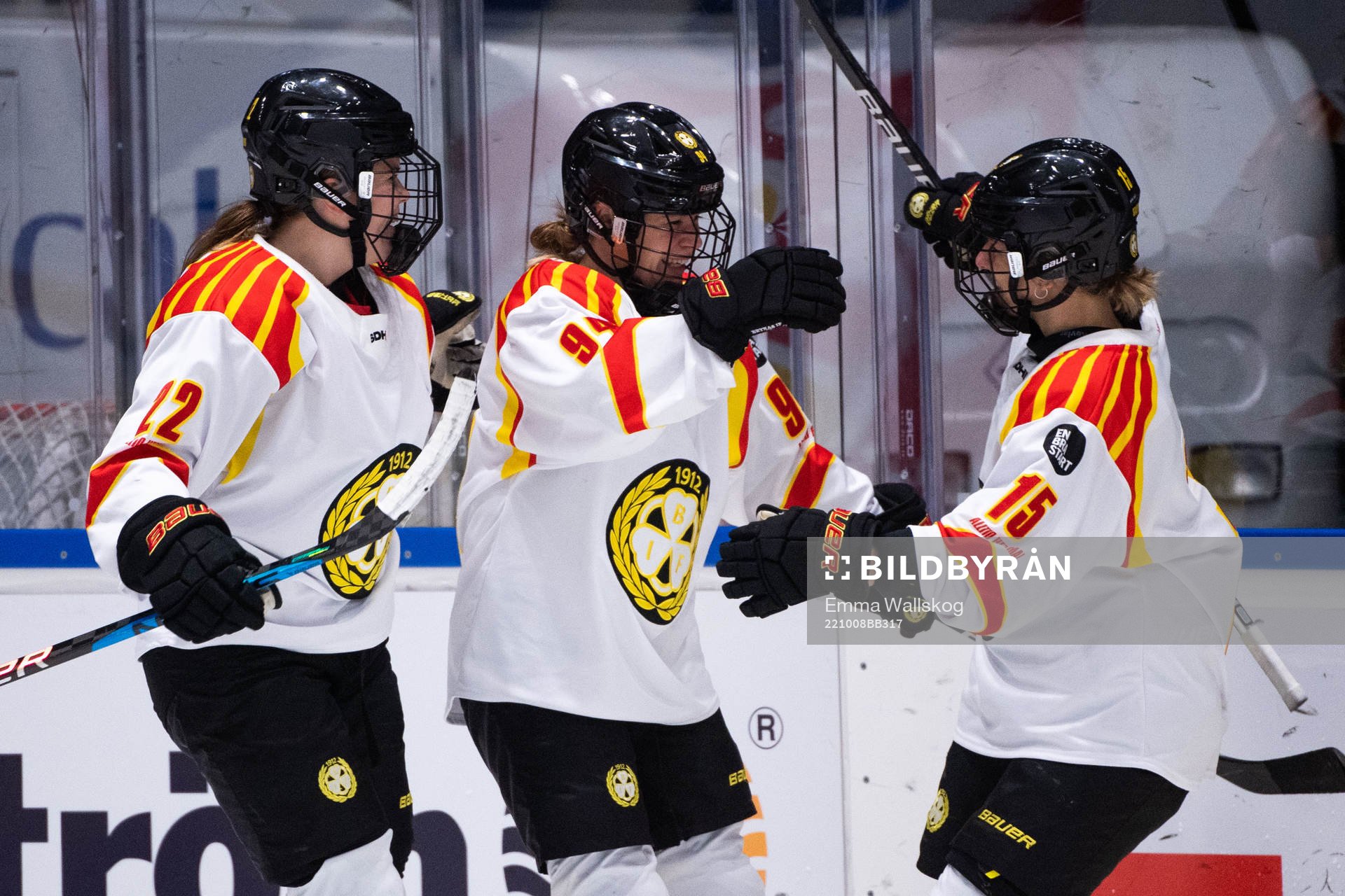 Brynäs Anna Meixner jublar med Hanna Thuvik och Lara