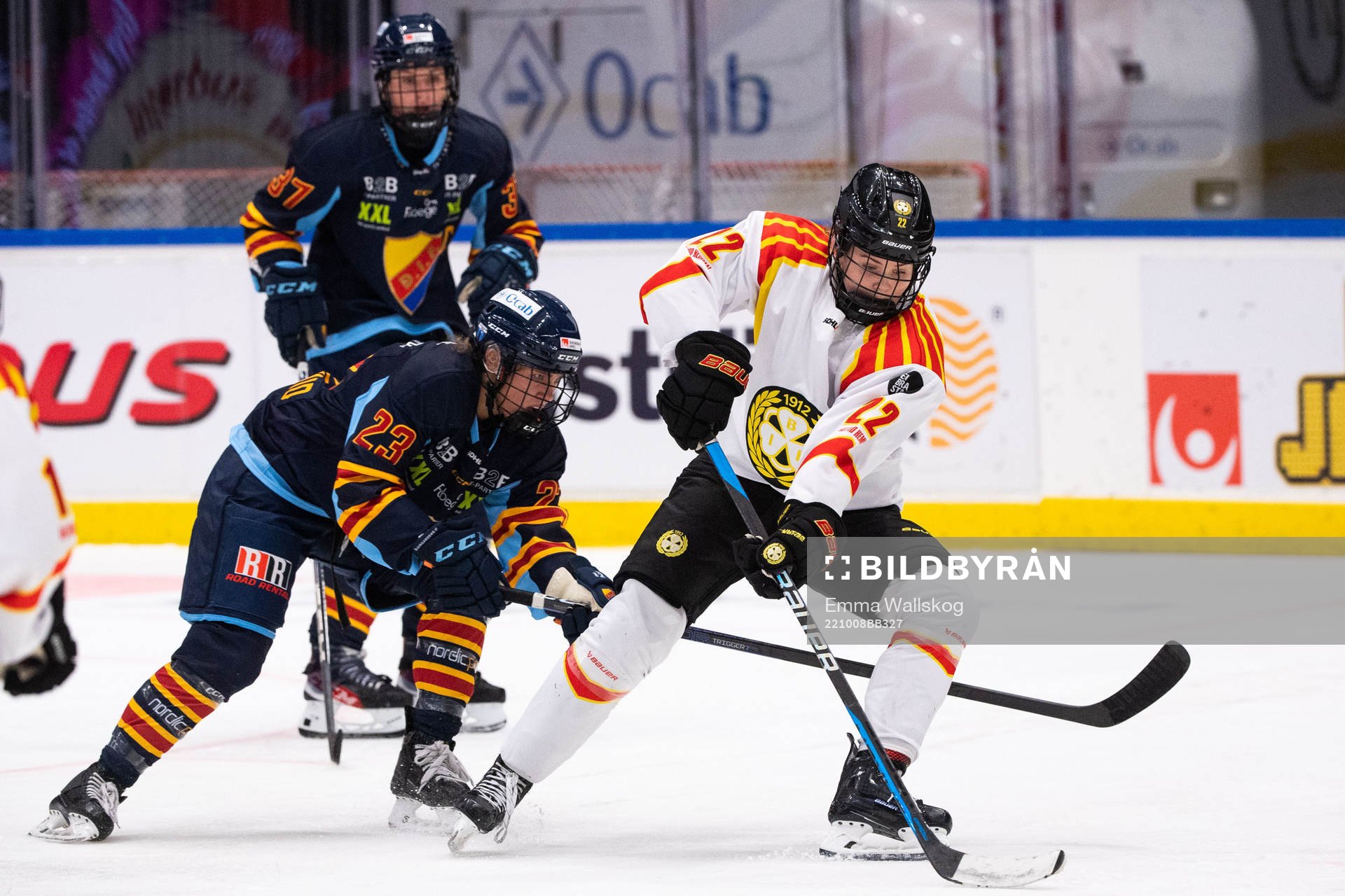 Djurgårdens Tanja Eisenschmid och Brynäs Hanna Thuvik