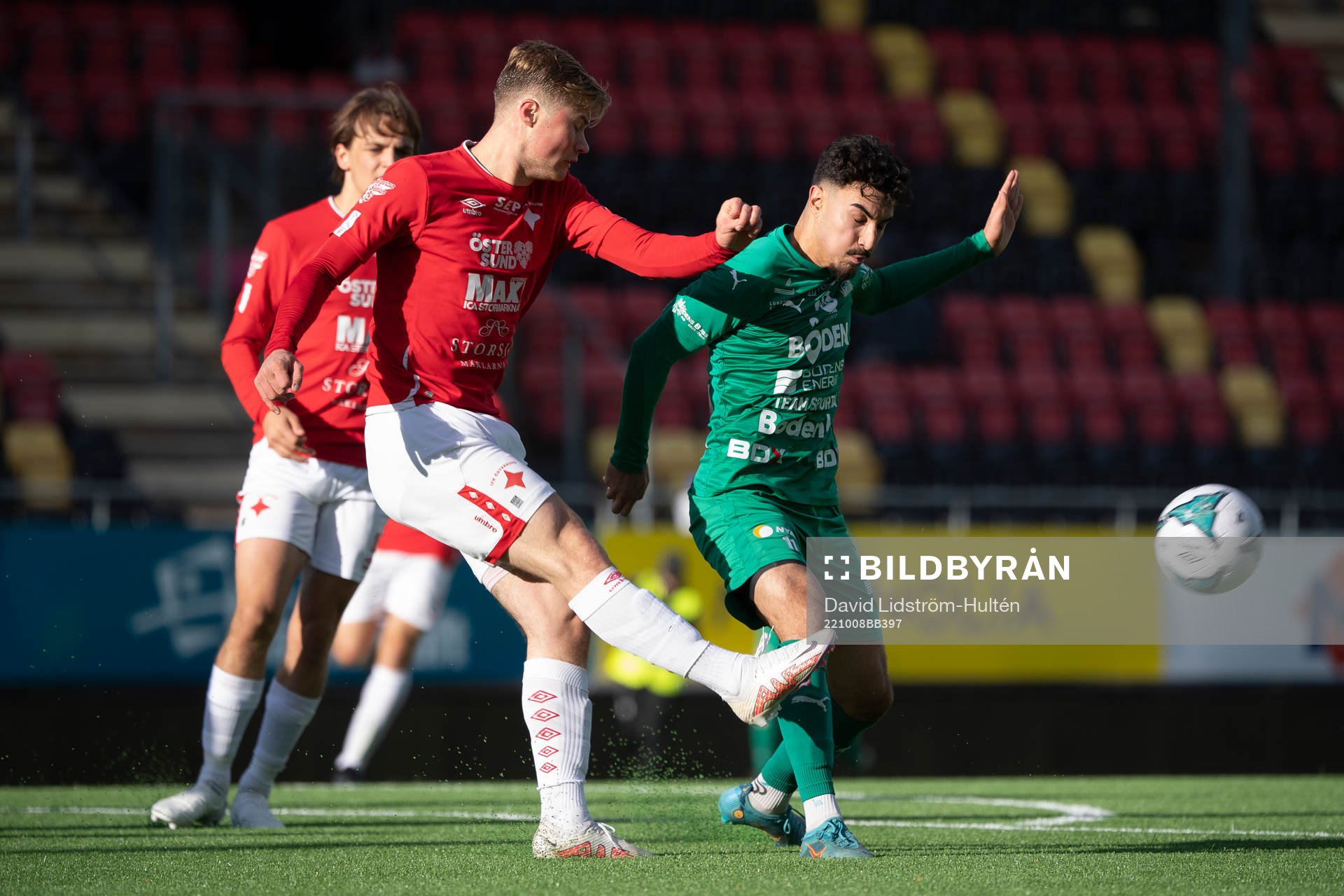 Östersunds Isac Häggman och Bodens Renan Correa Faustini