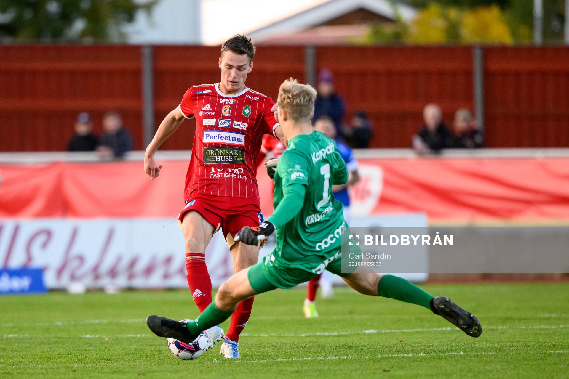 Skövdes Villiam Granath och Trelleborgs målvakt Kasper