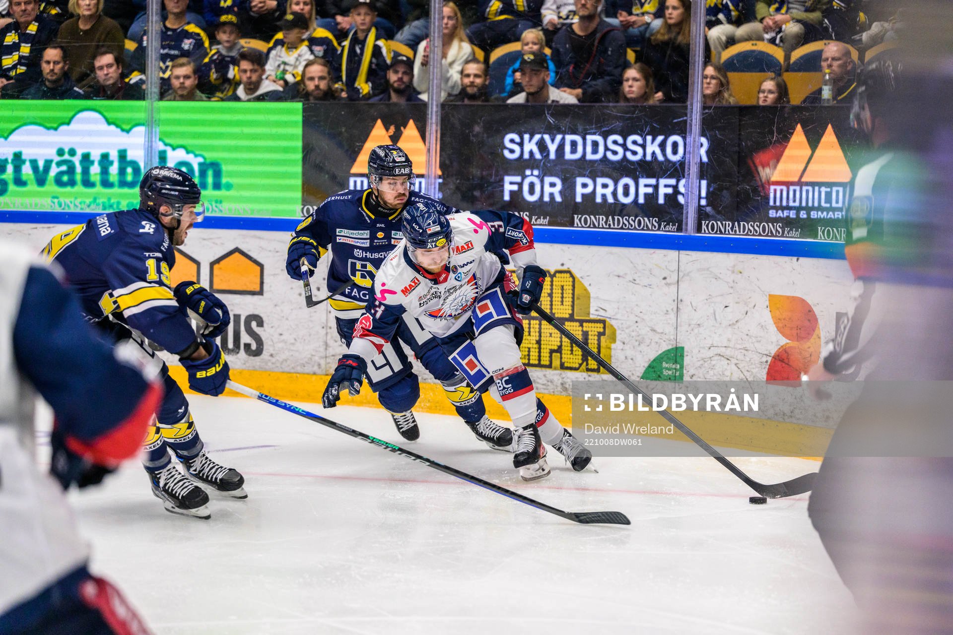 HV71s Sam Vigneault, HV71s Mikkel Bödker  och Linköpings