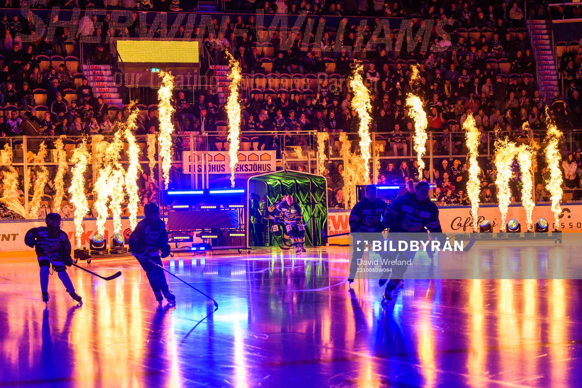 HV71s Chad Billins på väg ut på isen