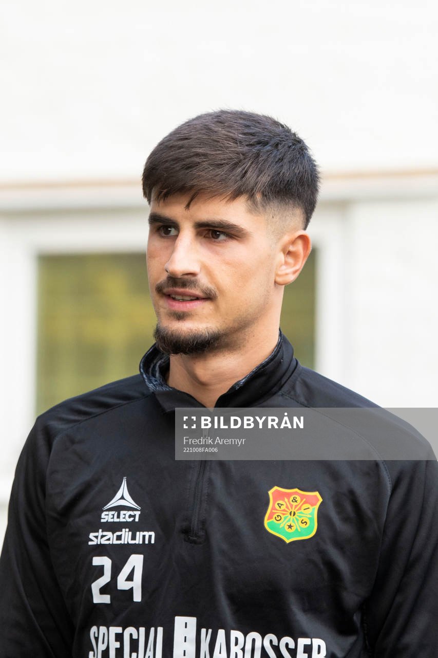 GAIS Emin Grozdanic innan fotbollsmatchen i Ettan södra