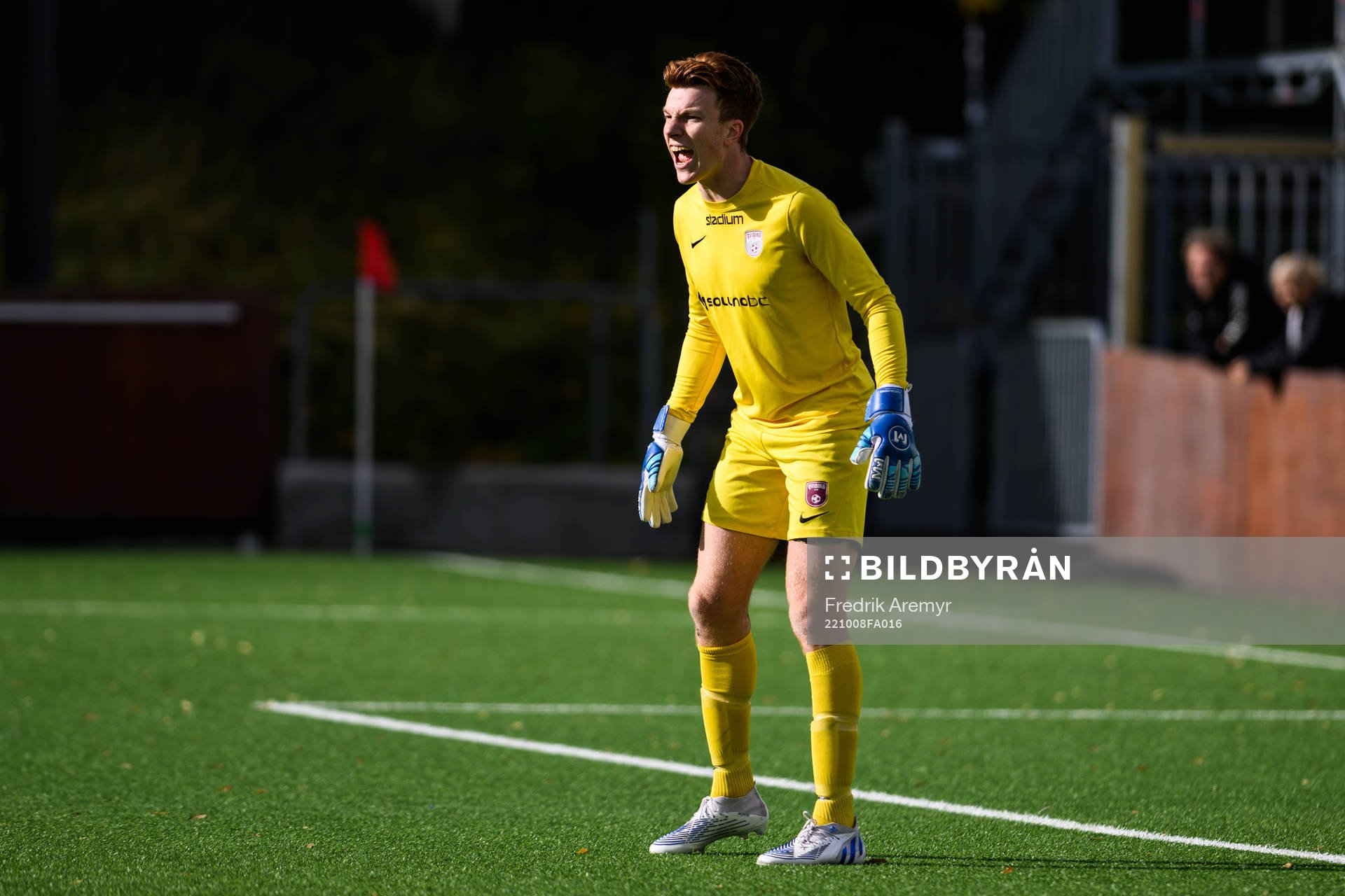 Qvidings målvakt Gustav Norin under fotbollsmatchen i Ettan södra mellan Qviding och GAIS den 8 oktober 2022 i Göteborg. 