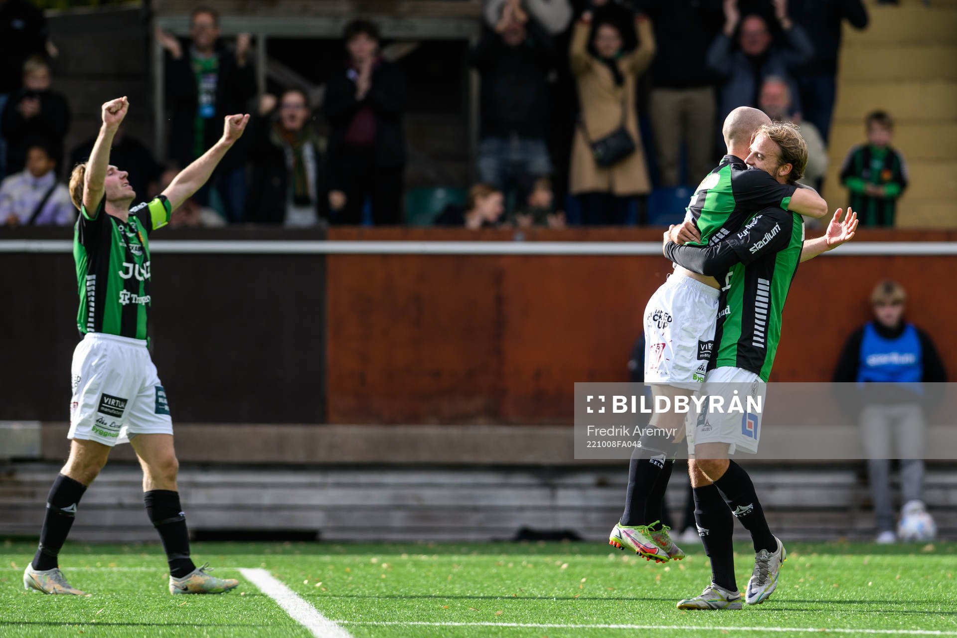 GAIS lagkapten August Wångberg jublar