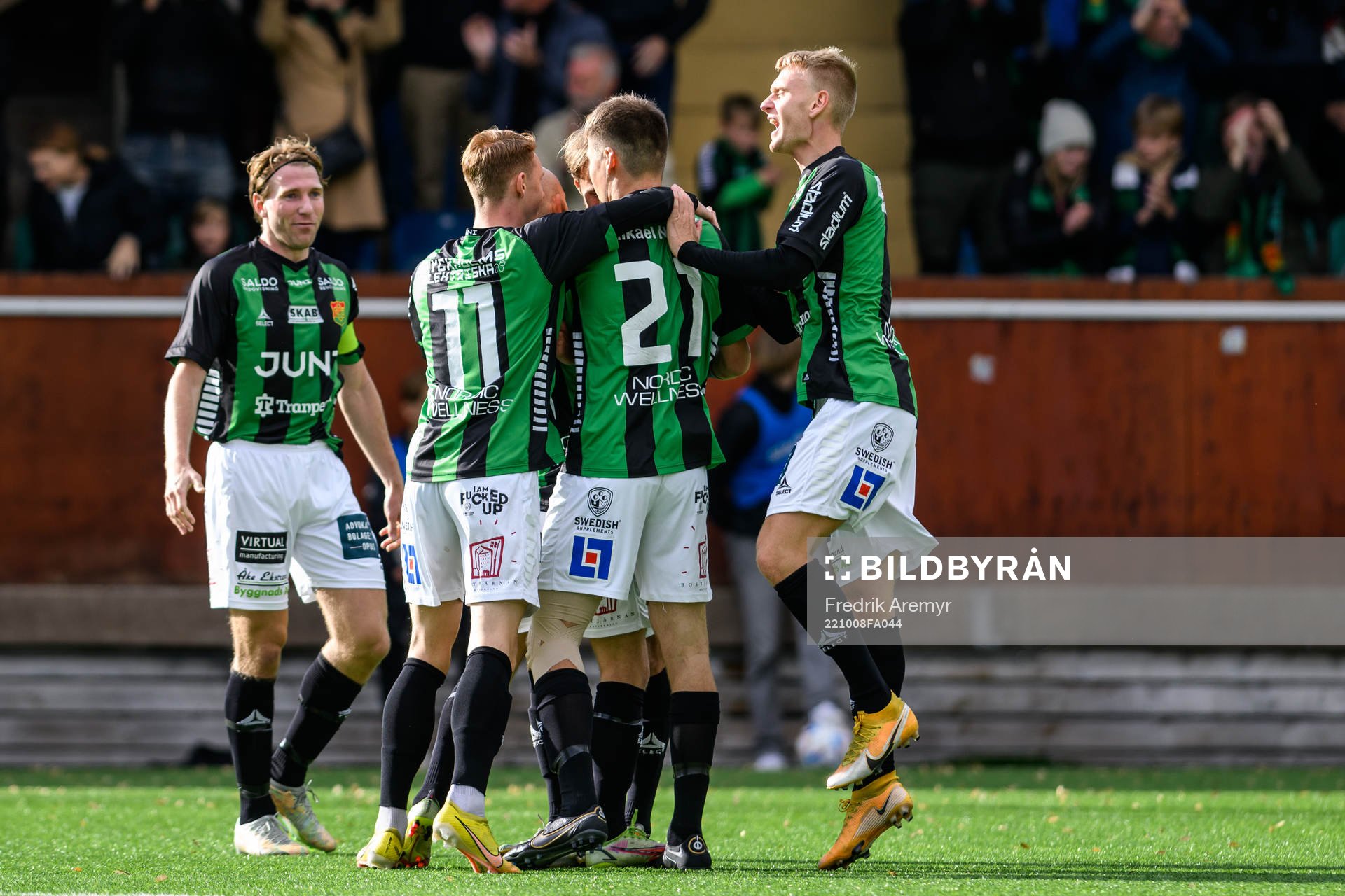 GAIS spelare jublar efter 0-2 av Niklas Andersen under fotbollsmatchen i Ettan södra mellan Qviding och GAIS den 8 oktober 2022 i Göteborg.