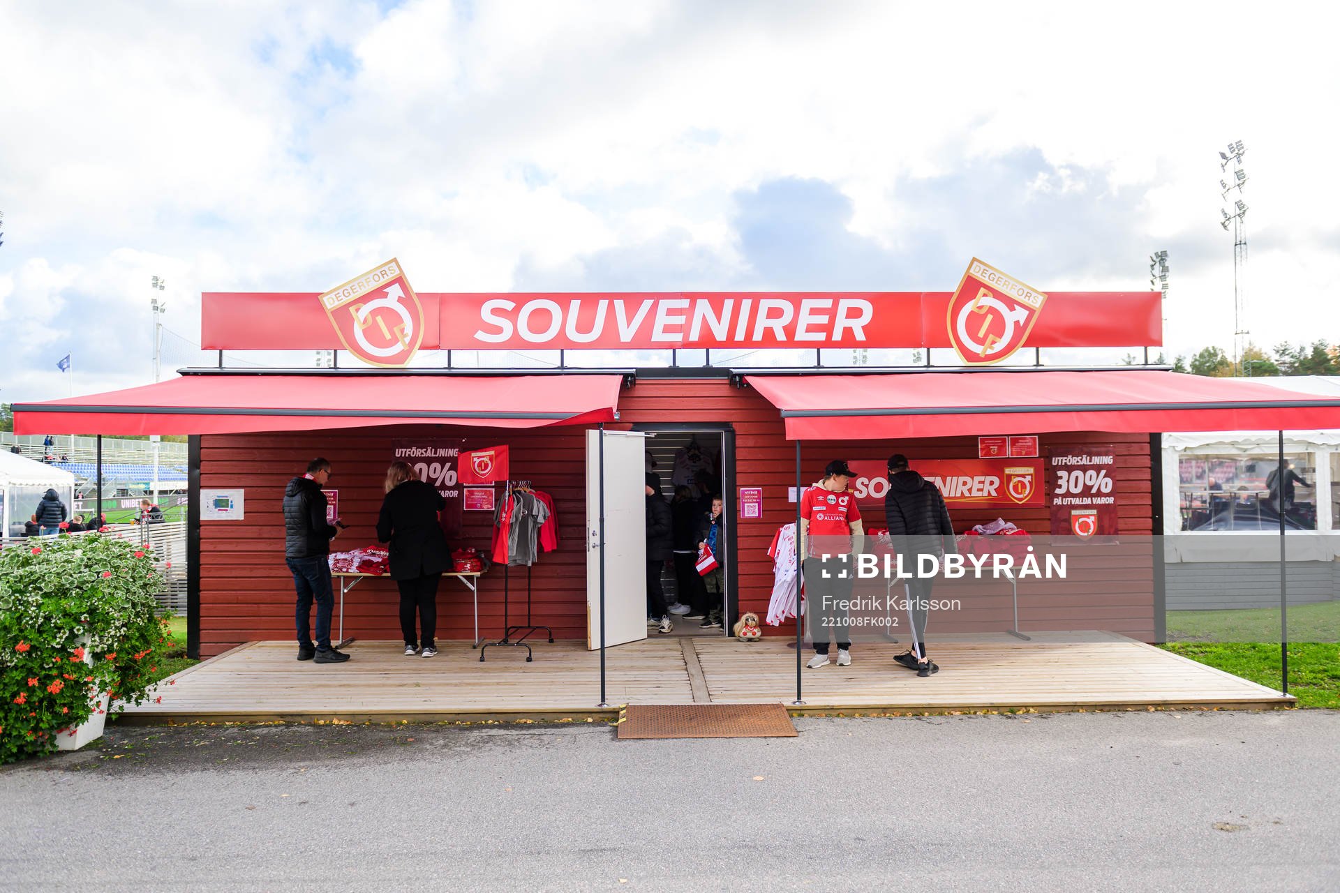 Souvenirbutik inför fotbollsmatchen i Allsvenskan mellan Degerfors och Sirius den 8 oktober 2022 i Degerfors. 