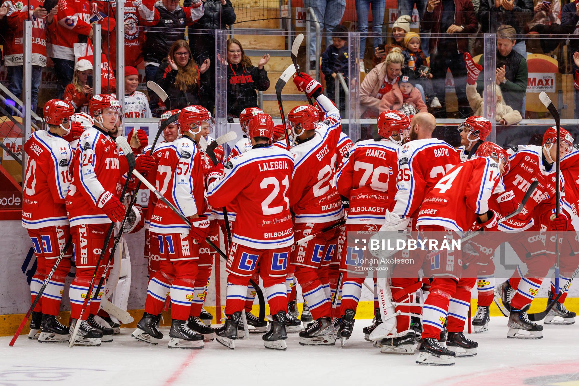 Timrås spelare jublar