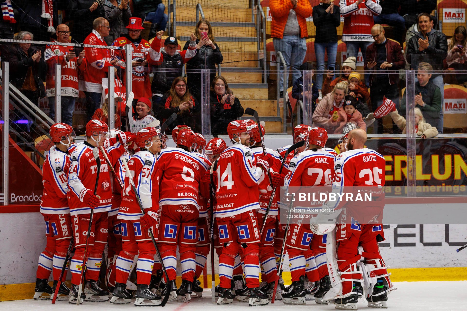 Timrås spelar jublar