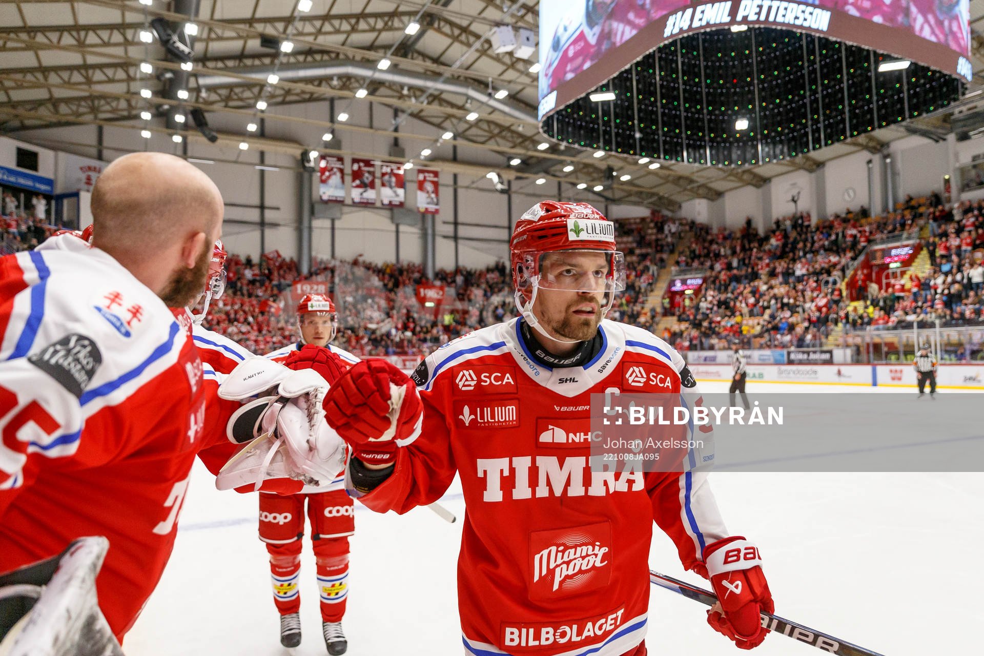 Timrås Anton Lander  jublar
