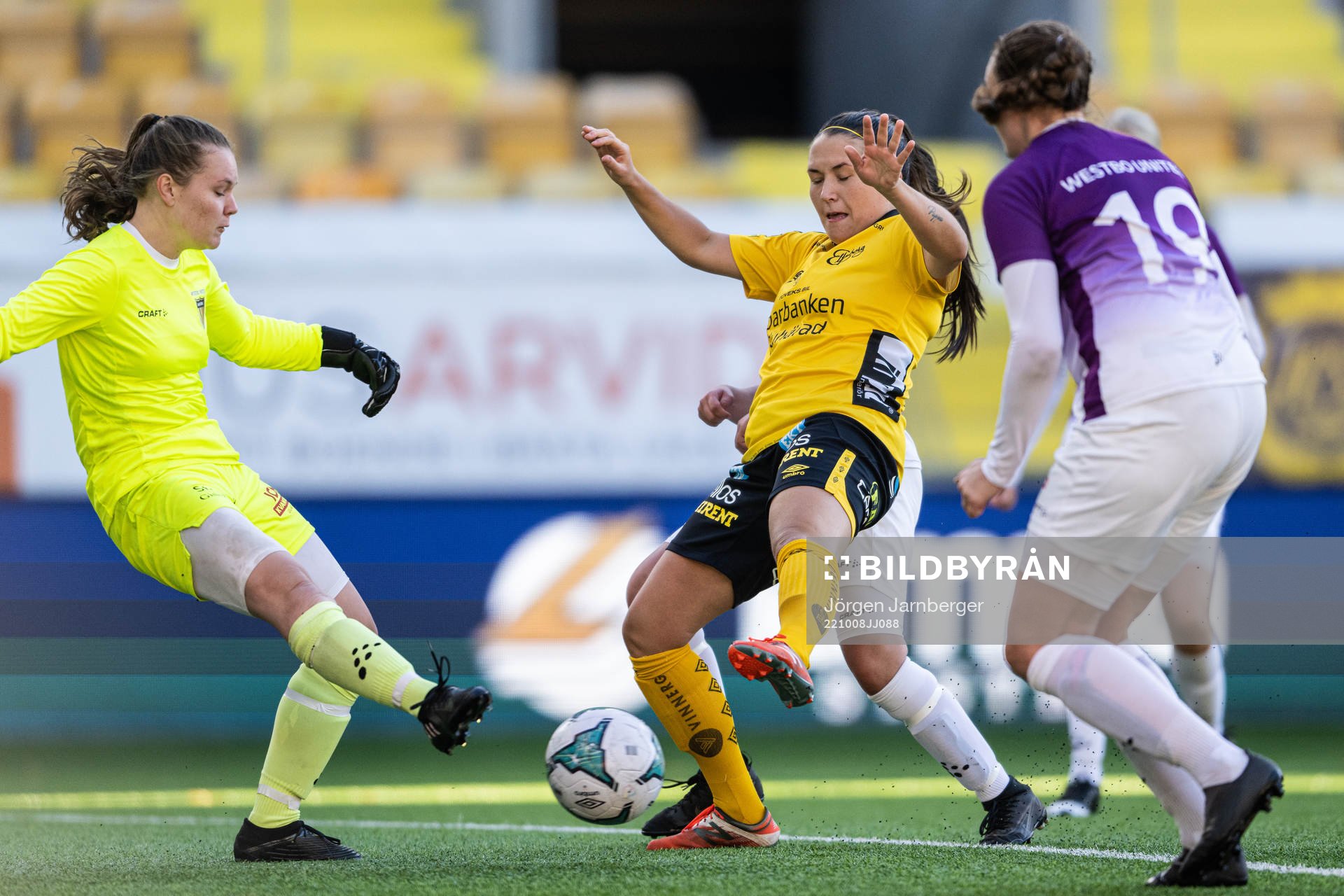 Westbos målvakt Elin Birgersson och Elfsborgs Johanna