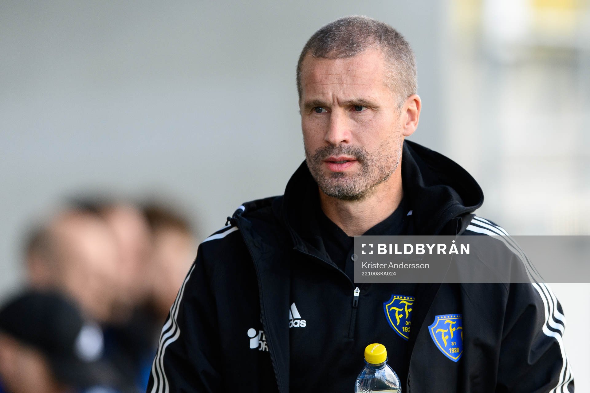 Falkenbergs tränare Christoffer Andersson under fotbollsmatchen i Ettan södra mellan Falkenberg och Lindome den 8 oktober 2022 i Falkenberg.