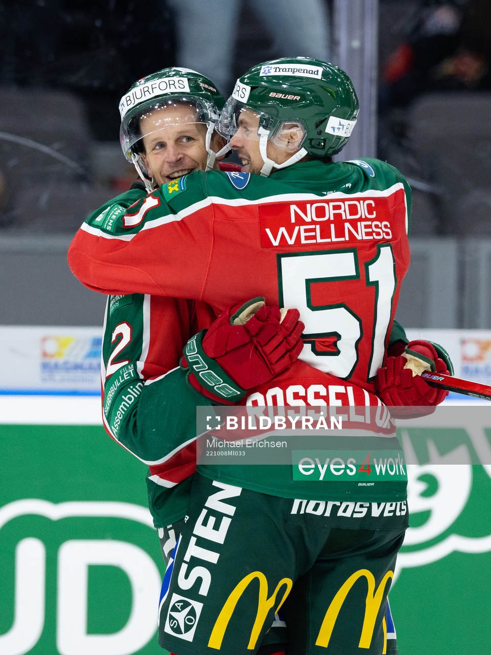 Frölundas Max Friberg jublar ihop med Mats Rosseli Olsen