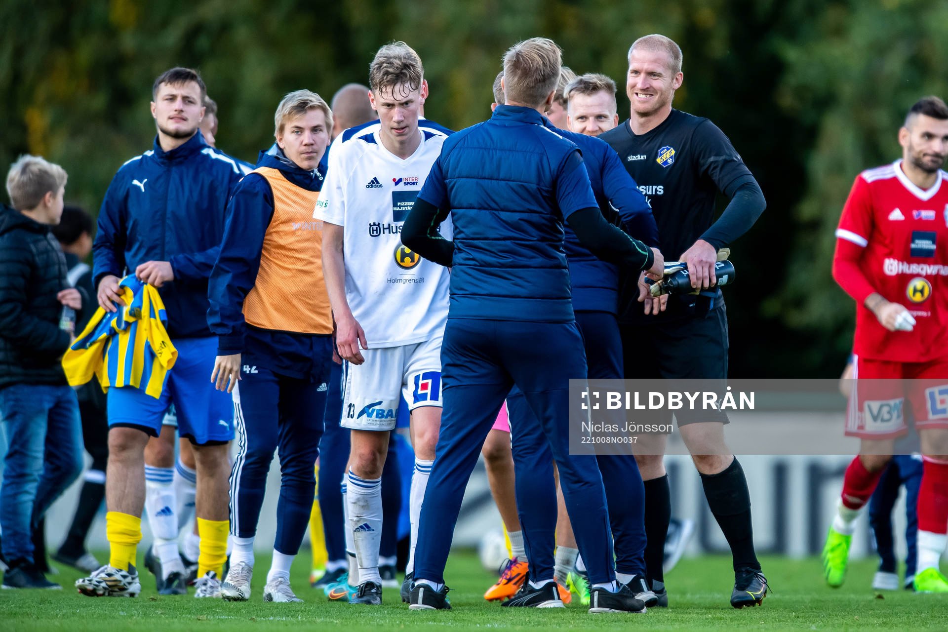 Husqvarnas Isho Alsendi deppar och Eskilsminnes målvakt