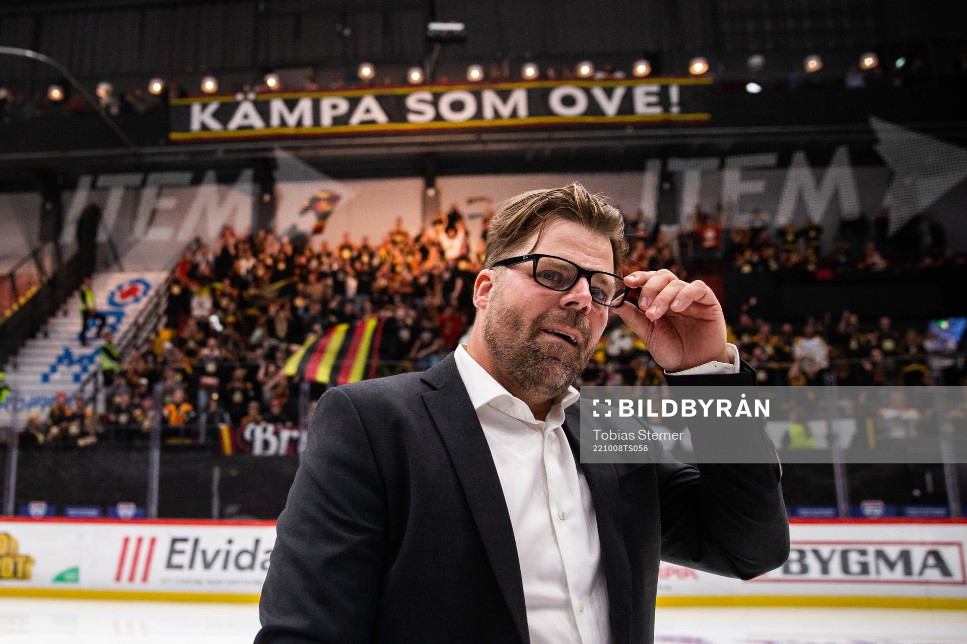 Ove Molin hyllas