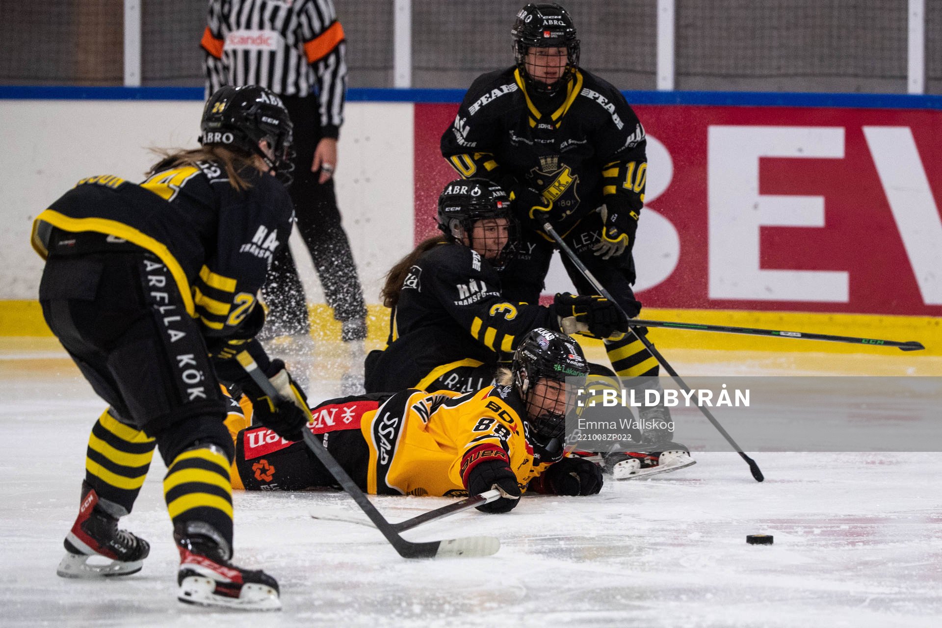 Luleås Ronja Savolainen och AIKs Moa Söderholm och Mille