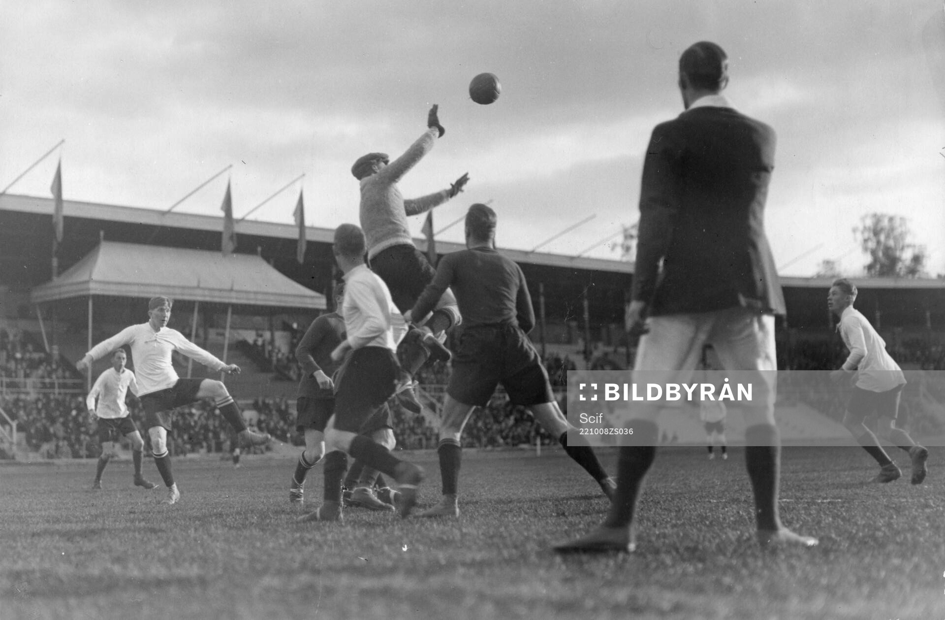 Fotboll, Lund - Uppsala. Universitetsmatch* . Stockholms