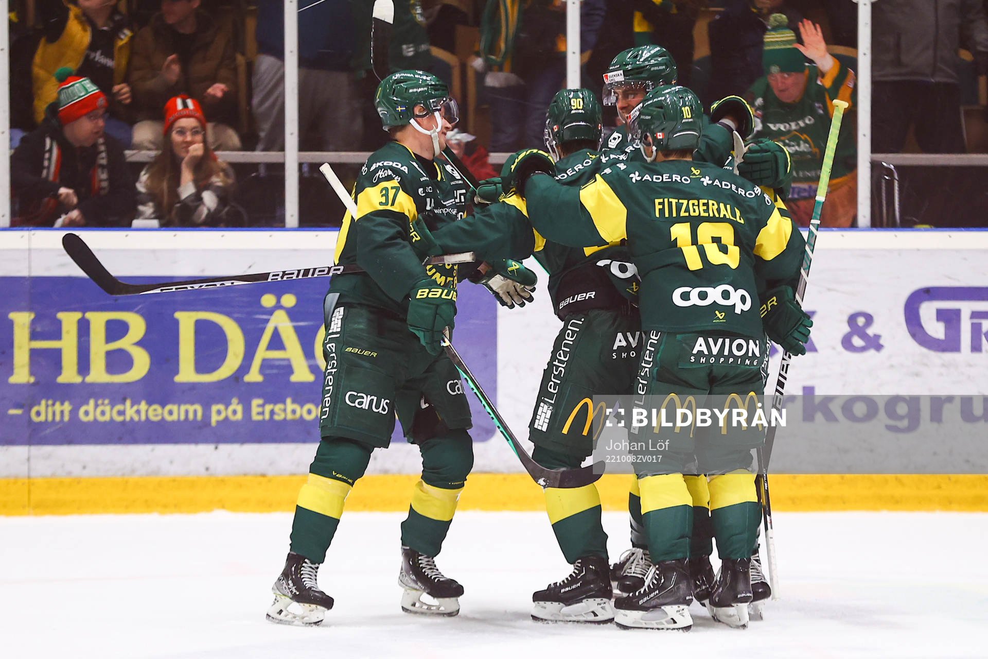 Björklövens Gerry Fitzgerald jublar med lagkamrater