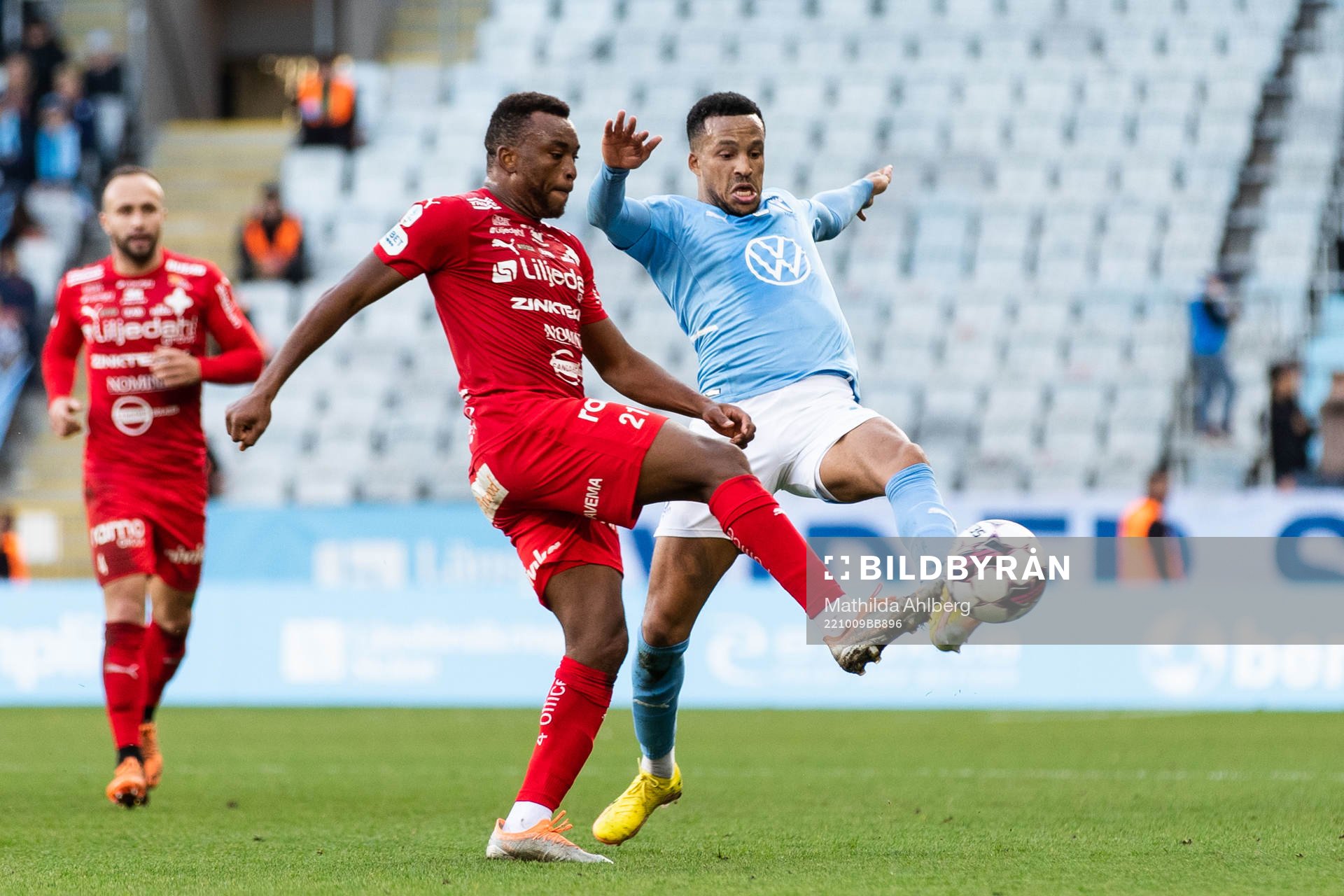 Värnamos Abdussalam Magashy och Malmö FFs Martin Olsson