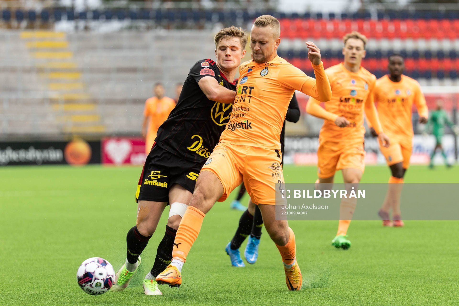 Östersunds Sebastian Karlsson Grach och AFC Eskilstunas