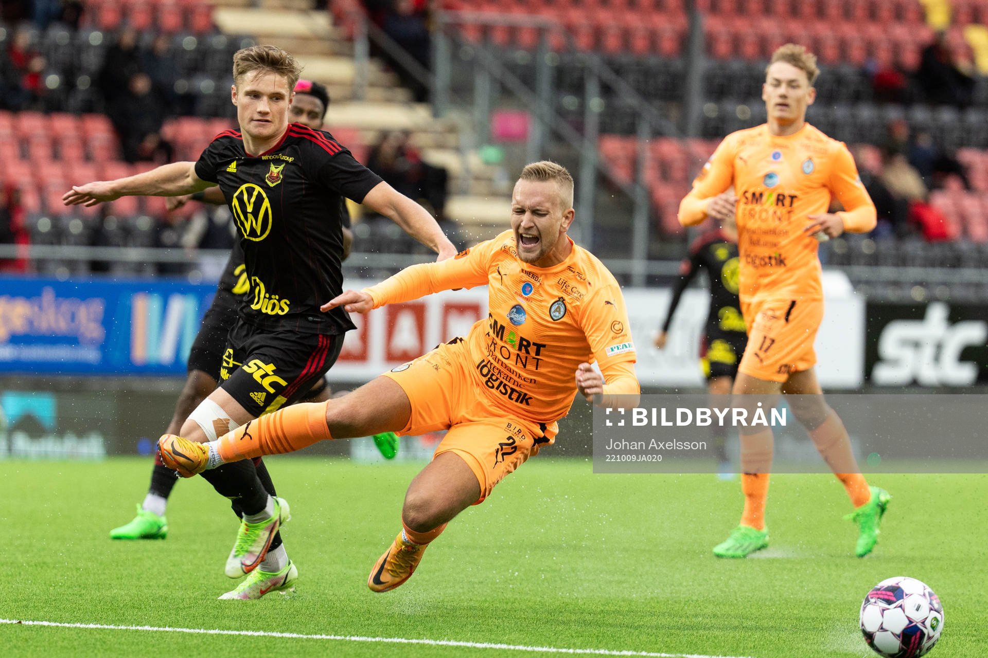 Östersunds Sebastian Karlsson Grach och AFC Eskilstunas