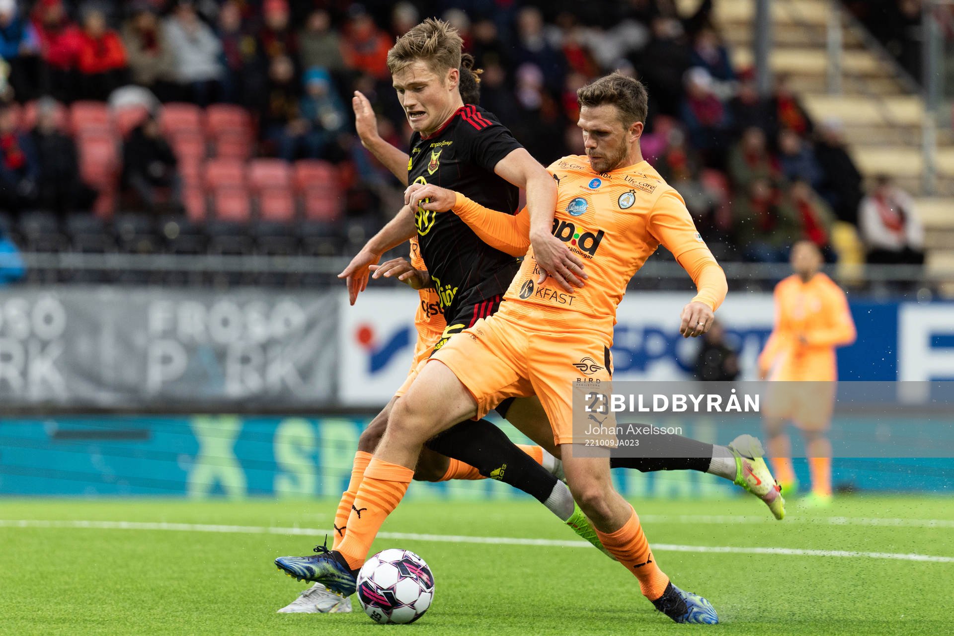 Östersunds Sebastian Karlsson Grach och AFC Eskilstunas