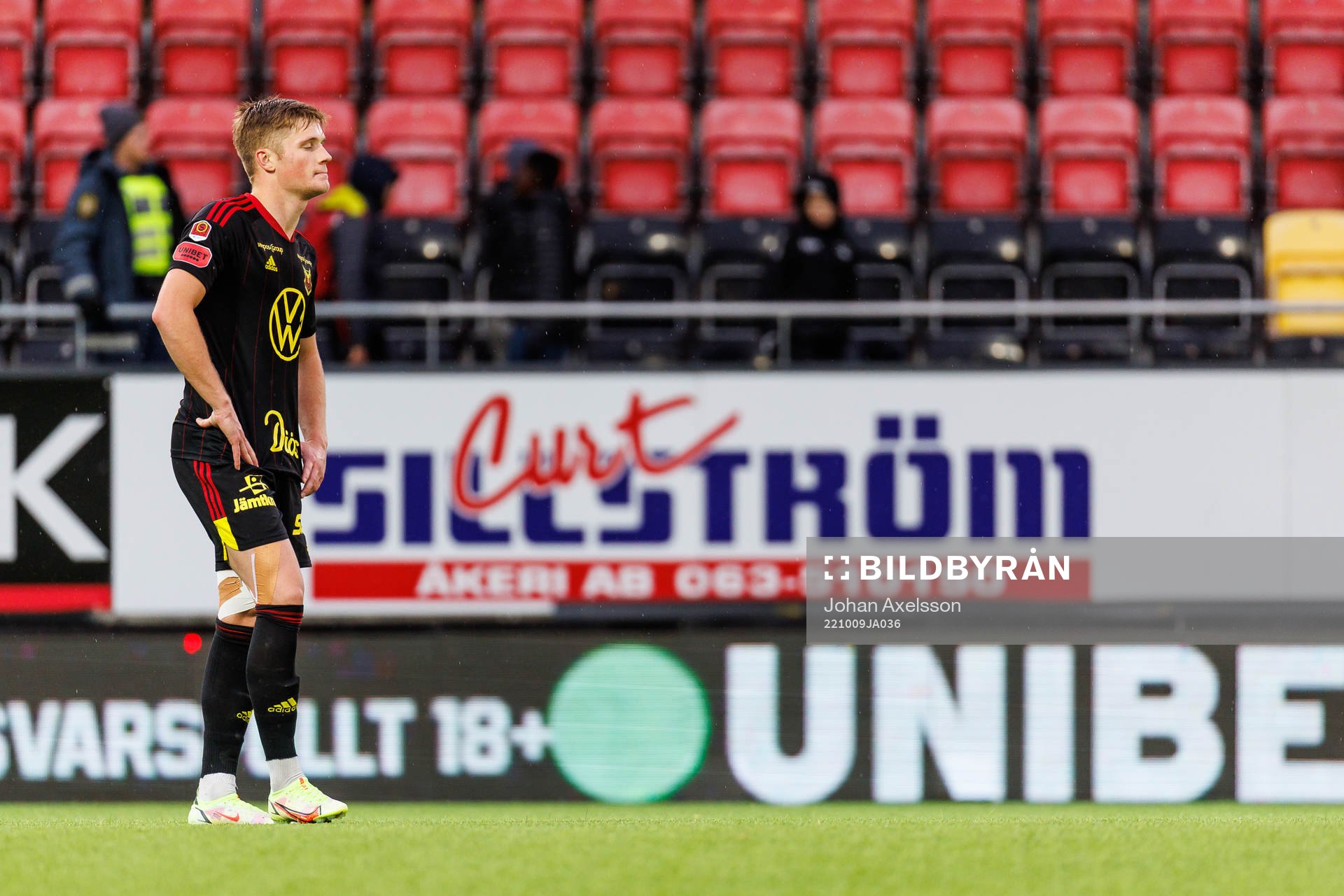 Östersunds Sebastian Karlsson Grach deppar