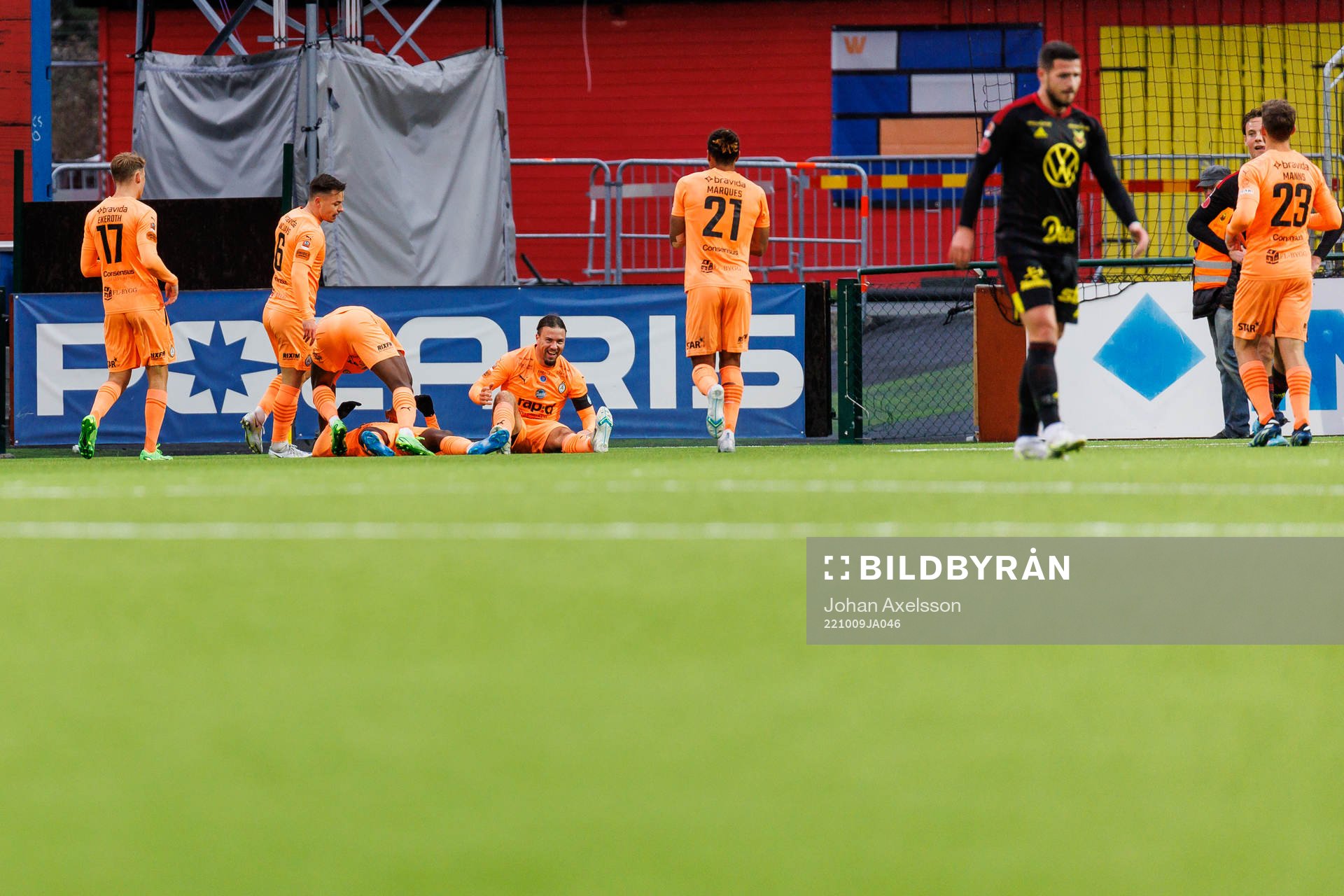 AFC Eskilstunas Abdelkarim Mammar Chaouche jublar med