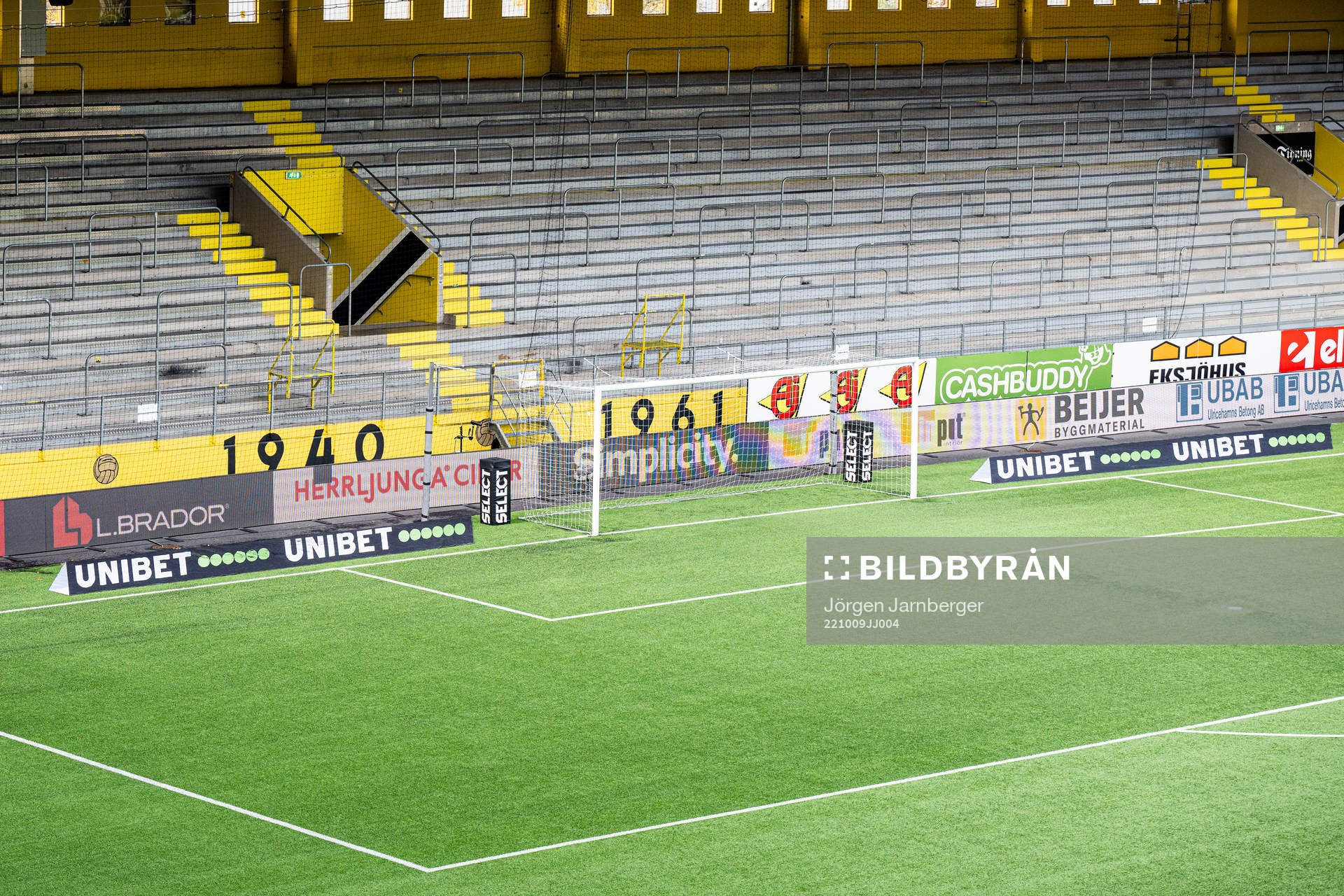 Reklam vid kortlinjen under fotbollsmatchen i Allsvenskan mellan Elfsborg och Kalmar den 9 oktober 2022 i Borås. 