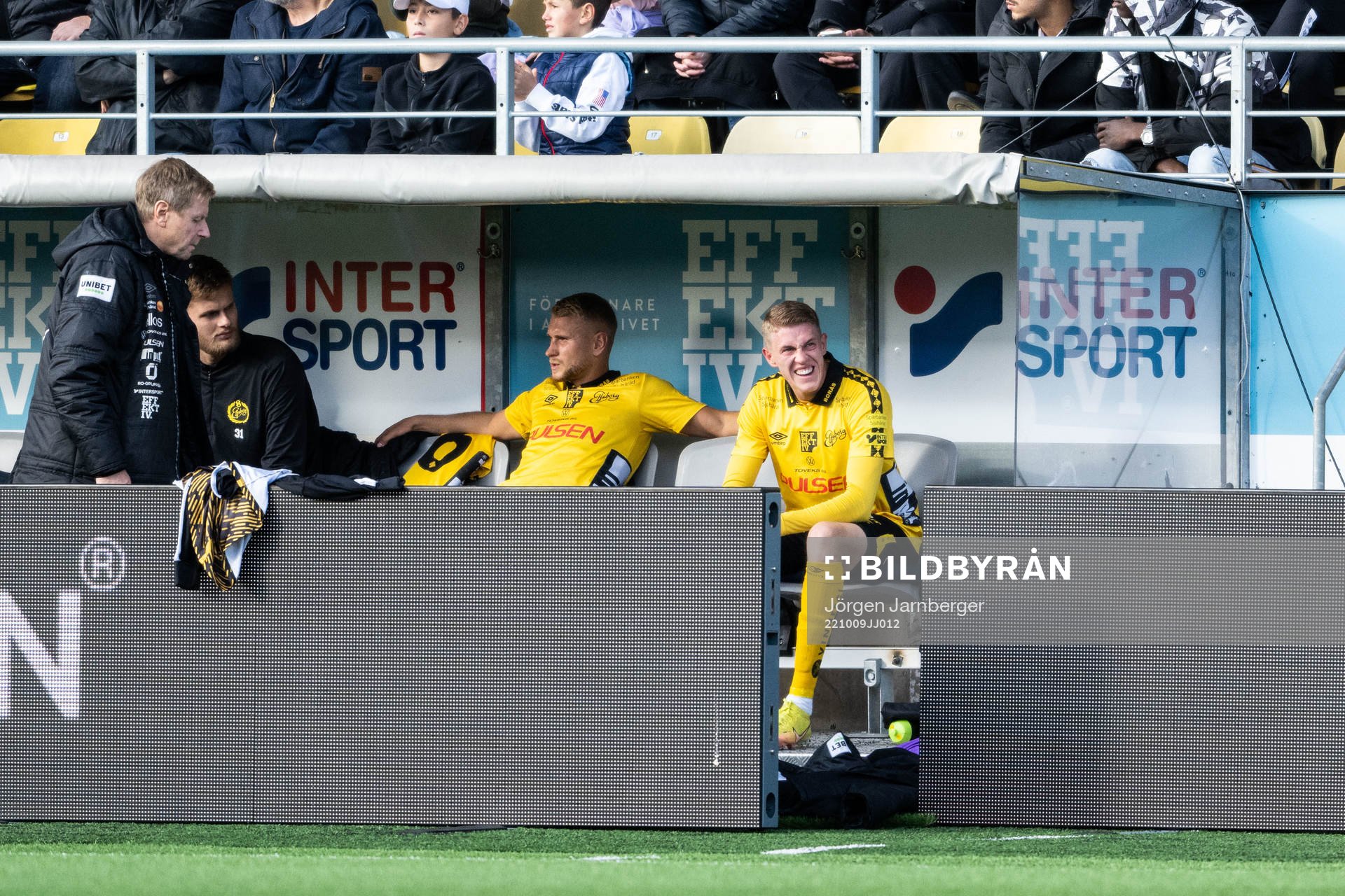 Elfsborgs Simon Strand och Alexander Bernhardsson under fotbollsmatchen i Allsvenskan mellan Elfsborg och Kalmar den 9 oktober 2022 i Borås.