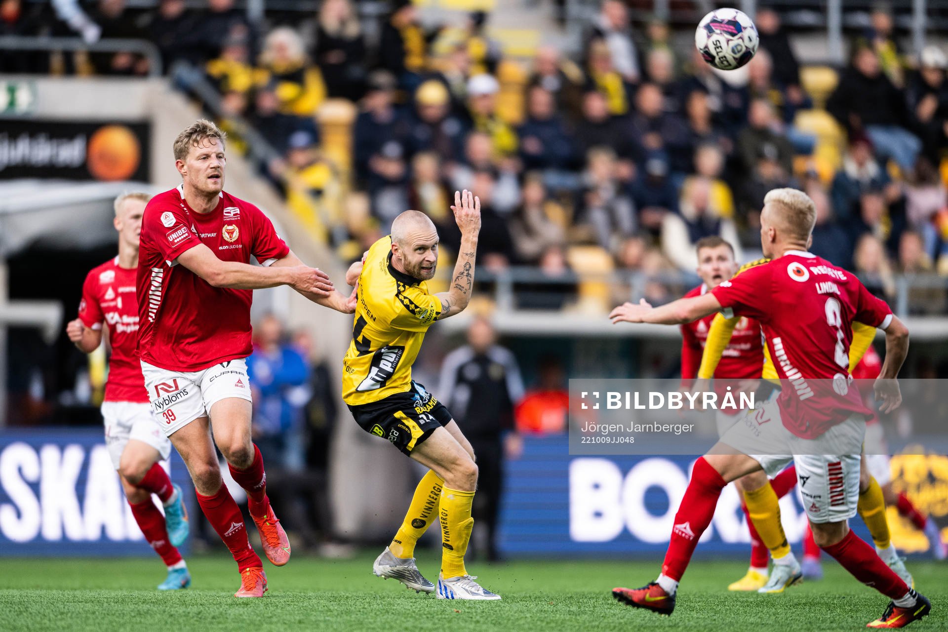Kalmars Lars Saetra och Elfsborgs Johan Larsson