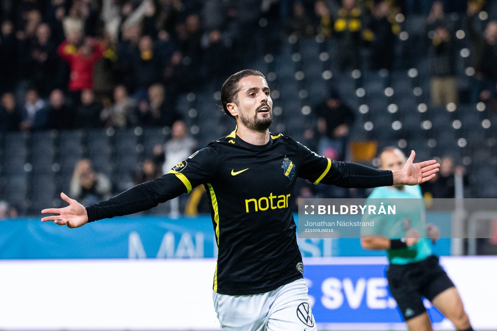 AIKs Zachary Elbouzedi jublar