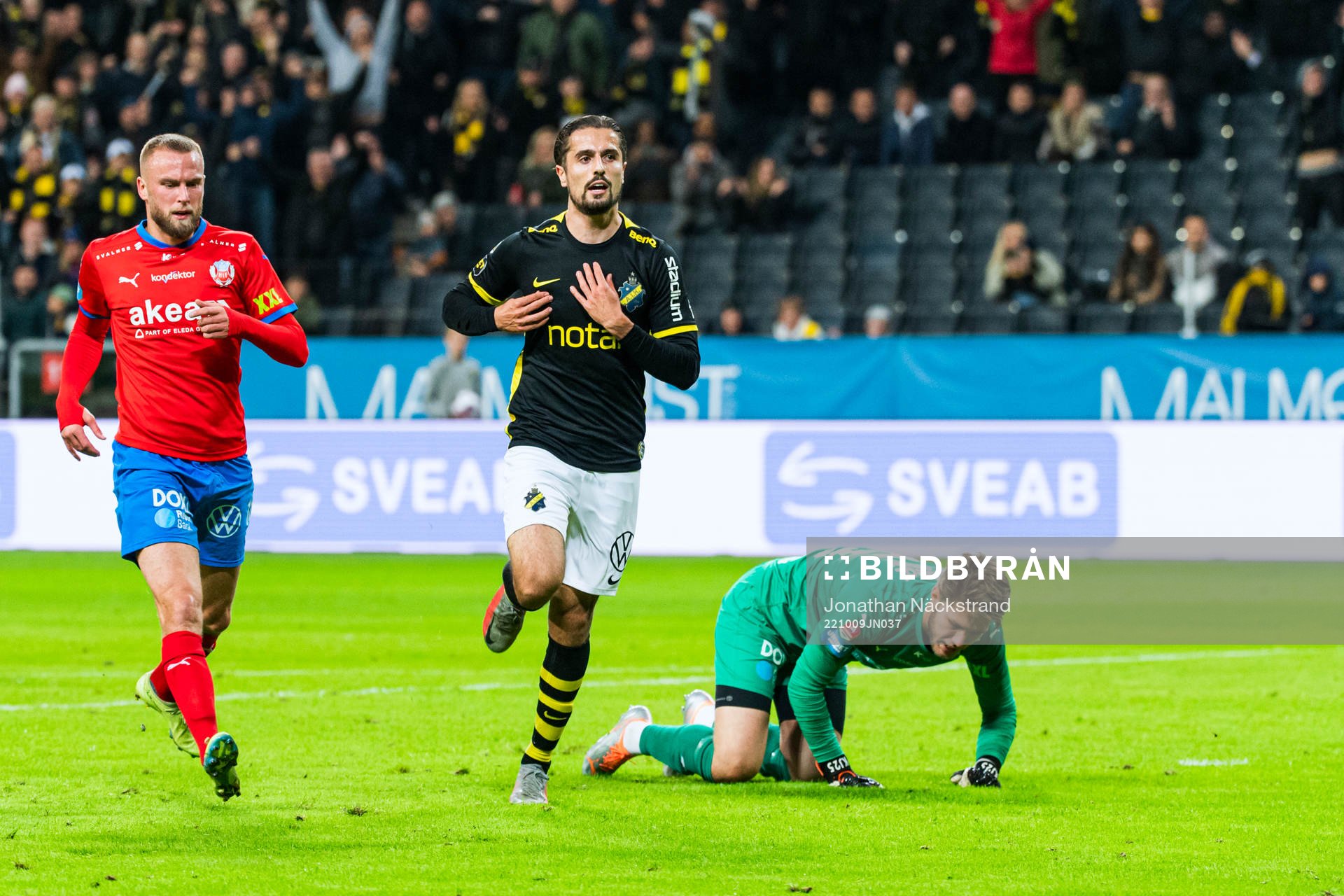 AIKs Zachary Elbouzedi jublar