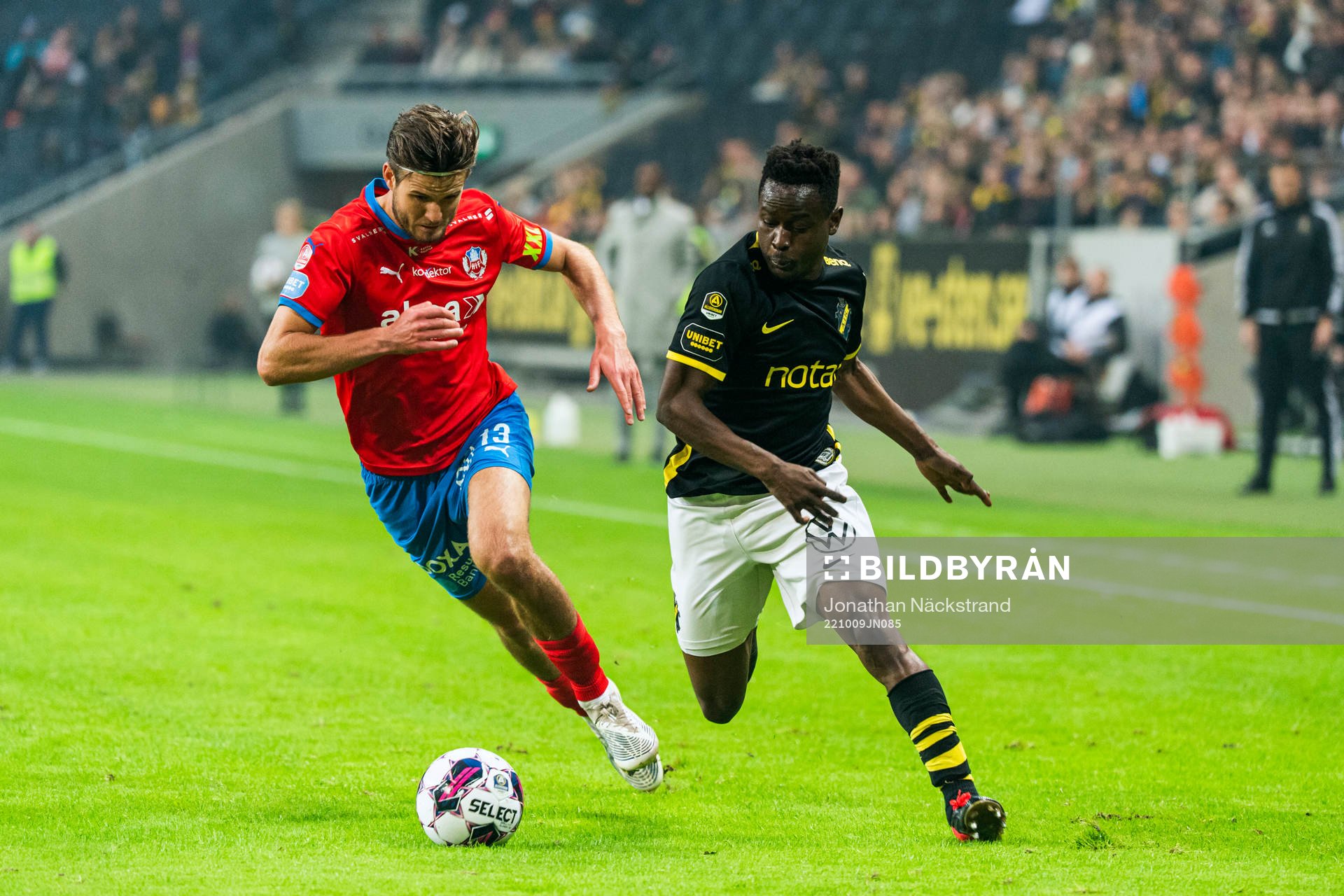 AIKs Erick Otieno Ouma och Helsingborgs Wilhelm Loeper