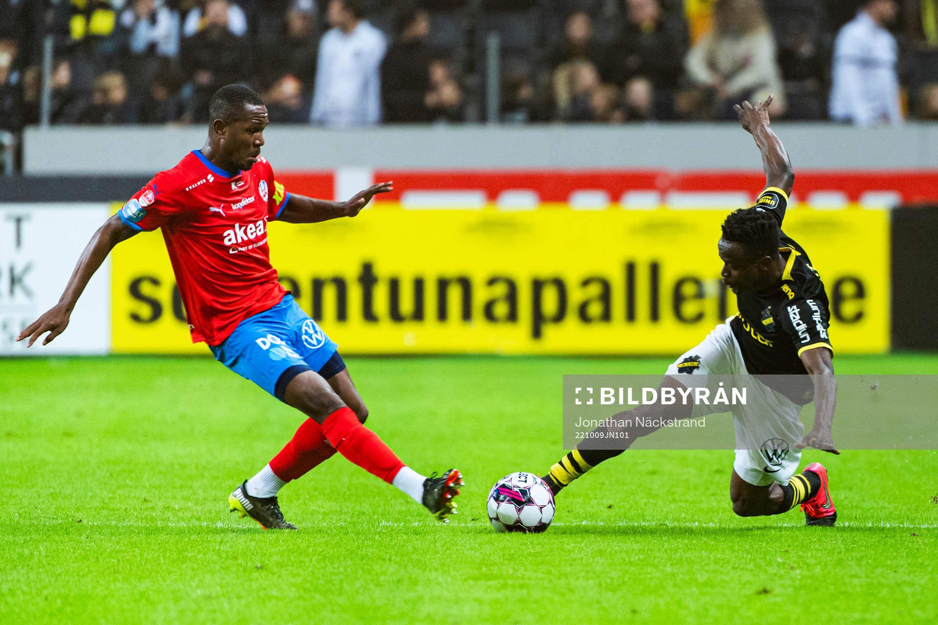 Helsingborgs Diego Cesar De Oliveira och AIKs Erick Otieno