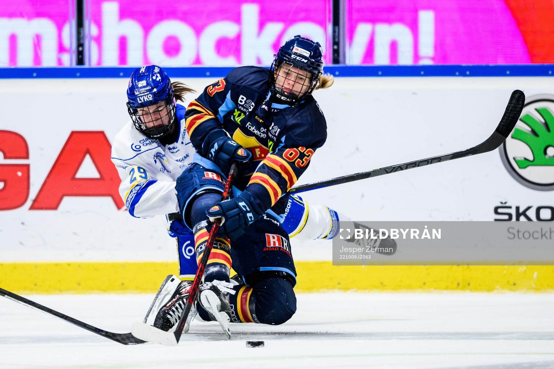 Leksands Annika Fazokas och Djurgårdens Josefine Jakobsen