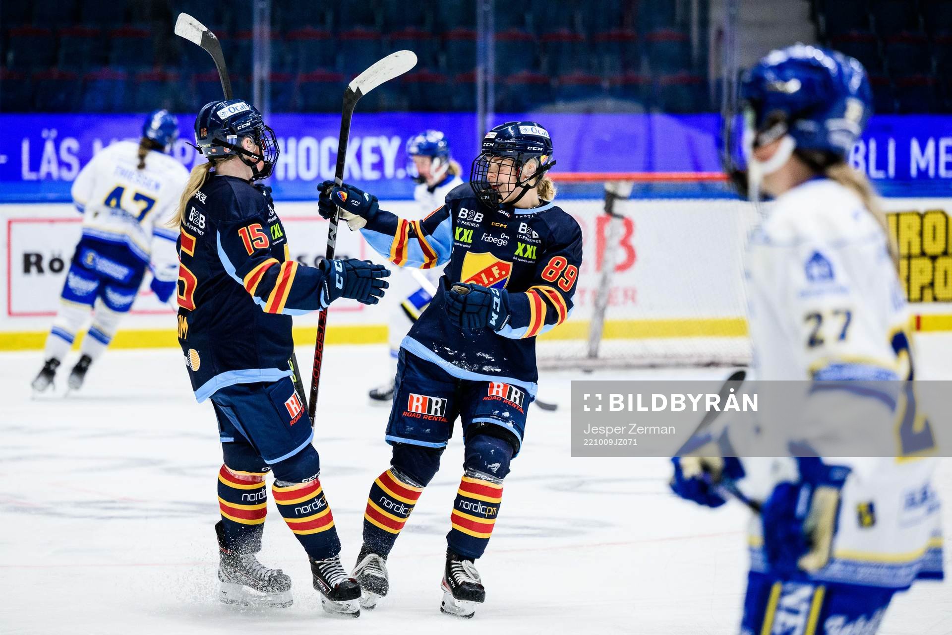 Djurgårdens Lova Blom (v) jublar