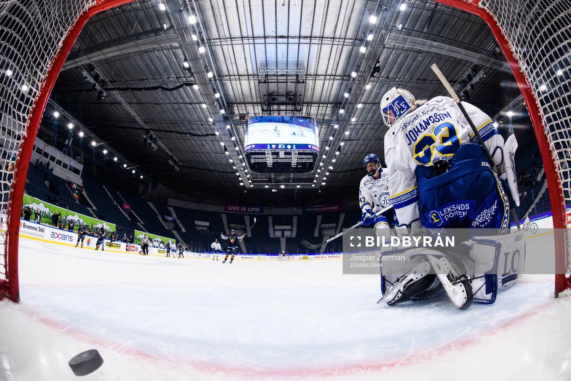 Leksands målvakt Amanda Johansson släpper in 2-1 av
