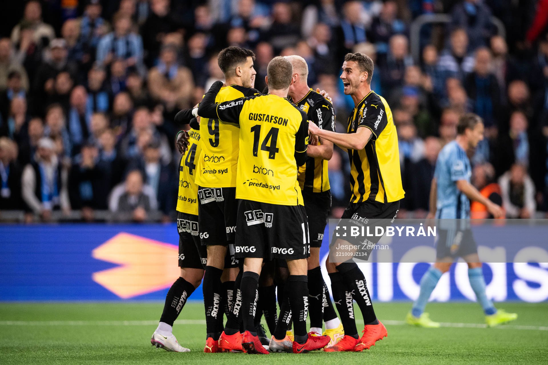 Häckens spelare jublar