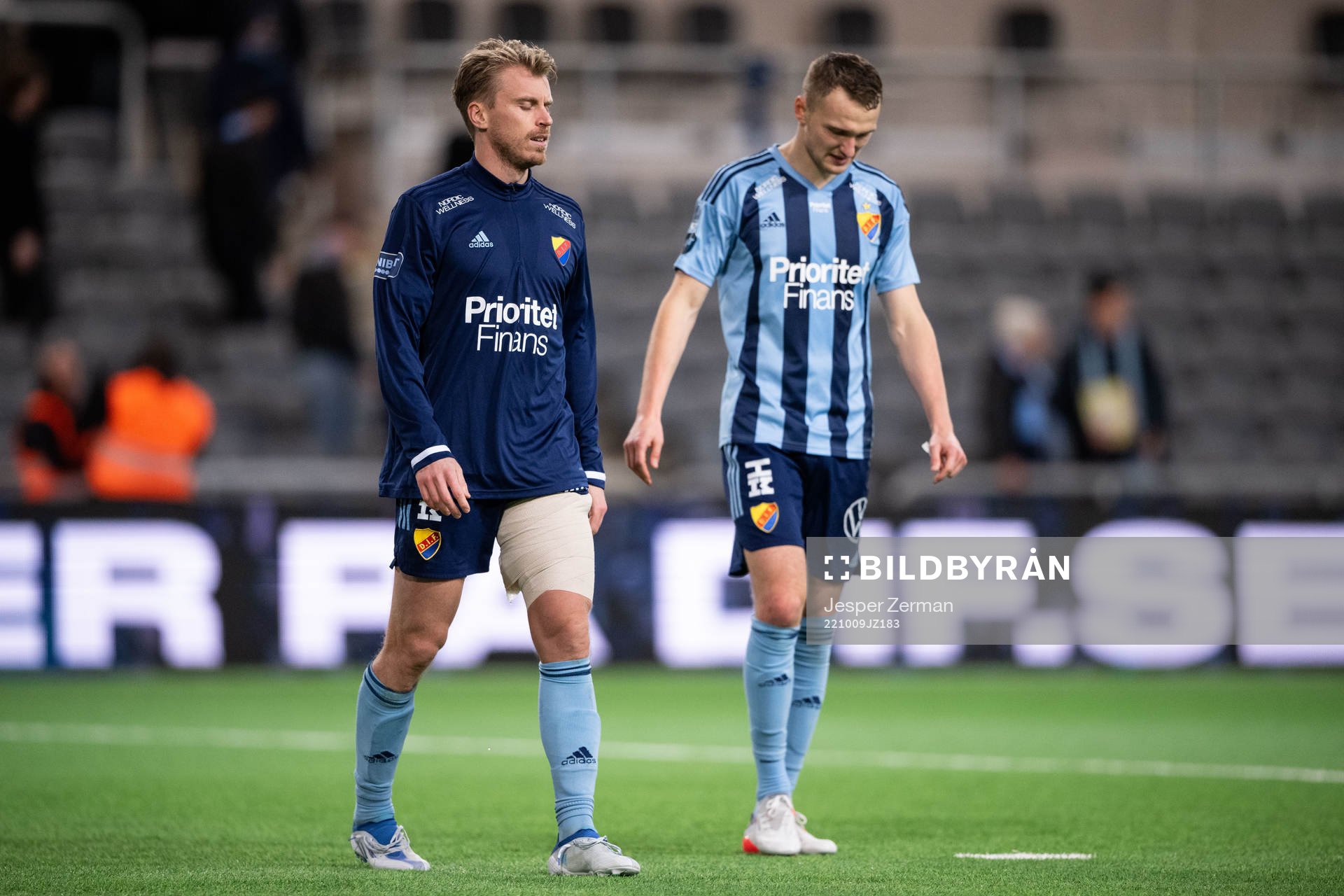 Djurgårdens Rasmus Schuller och Piotr Johansson deppar