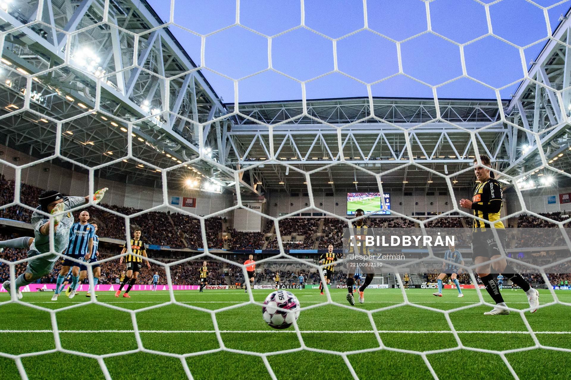 Häckens Lars Olden Larsen gör 0-1