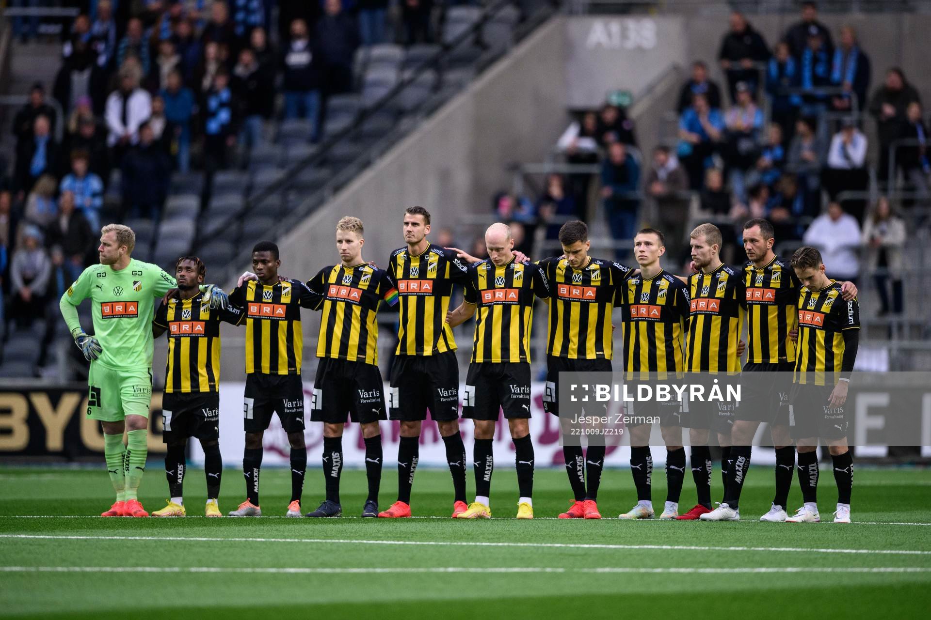 Häckens spelare deltar i en tyst minut