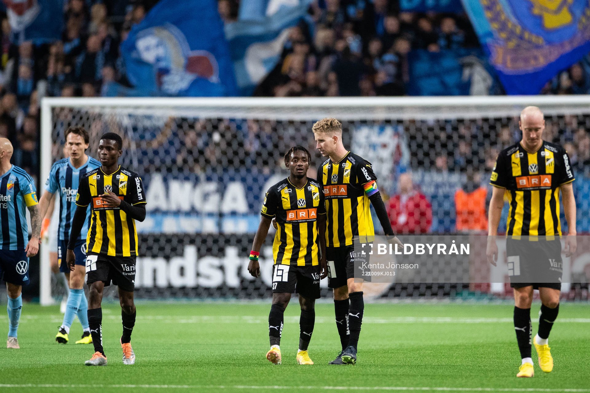 Häckens Ibrahim Sadiq och Samuel Gustafson jublar