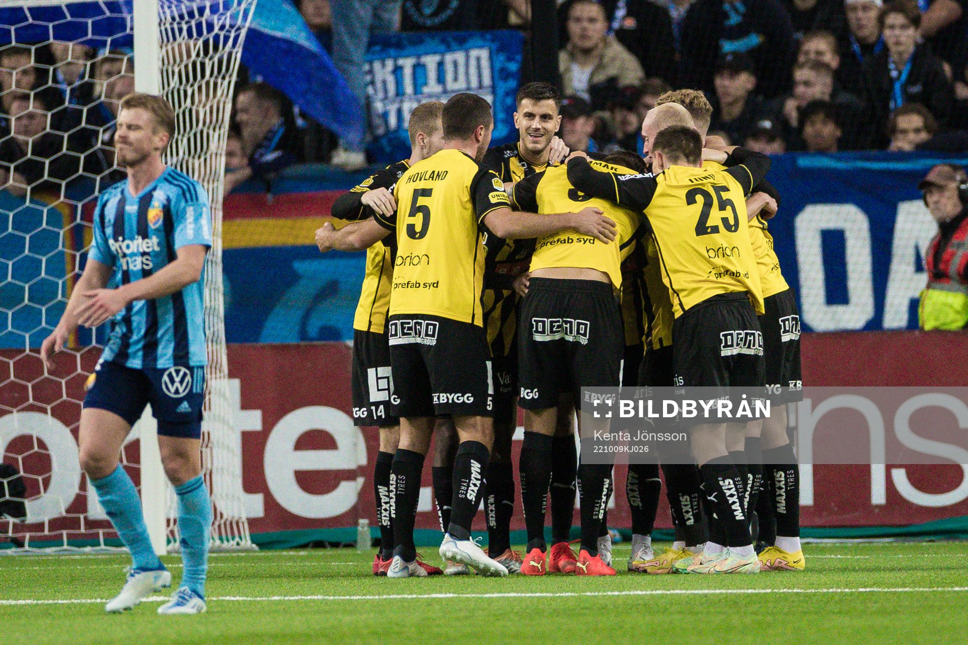 Häckens spelare jublar