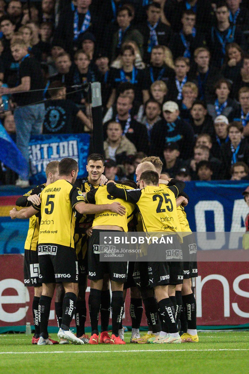 Häckens spelare jublar