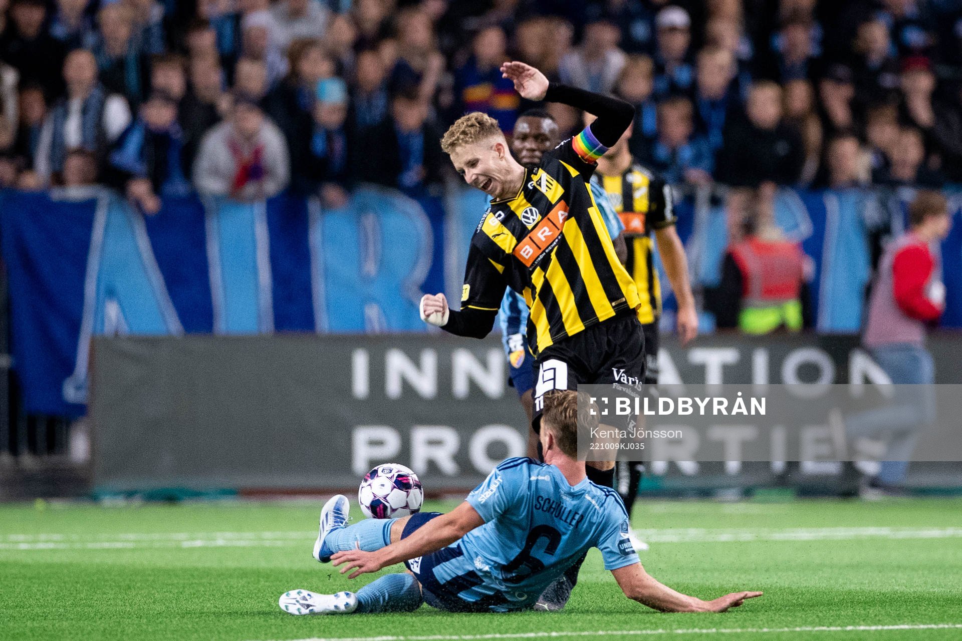 Djurgårdens Rasmus Schuller och Häckens Simon Gustafson