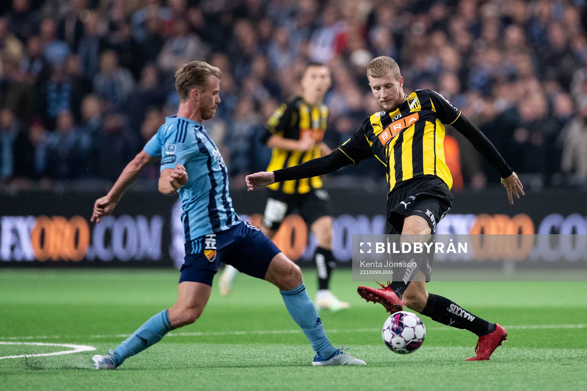 Djurgårdens Rasmus Schuller och Häckens Simon Gustafson