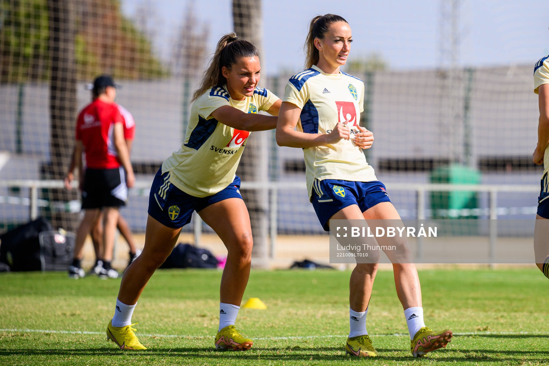 Johanna Rytting Kaneryd and Kosovare Asllani of the Swedish