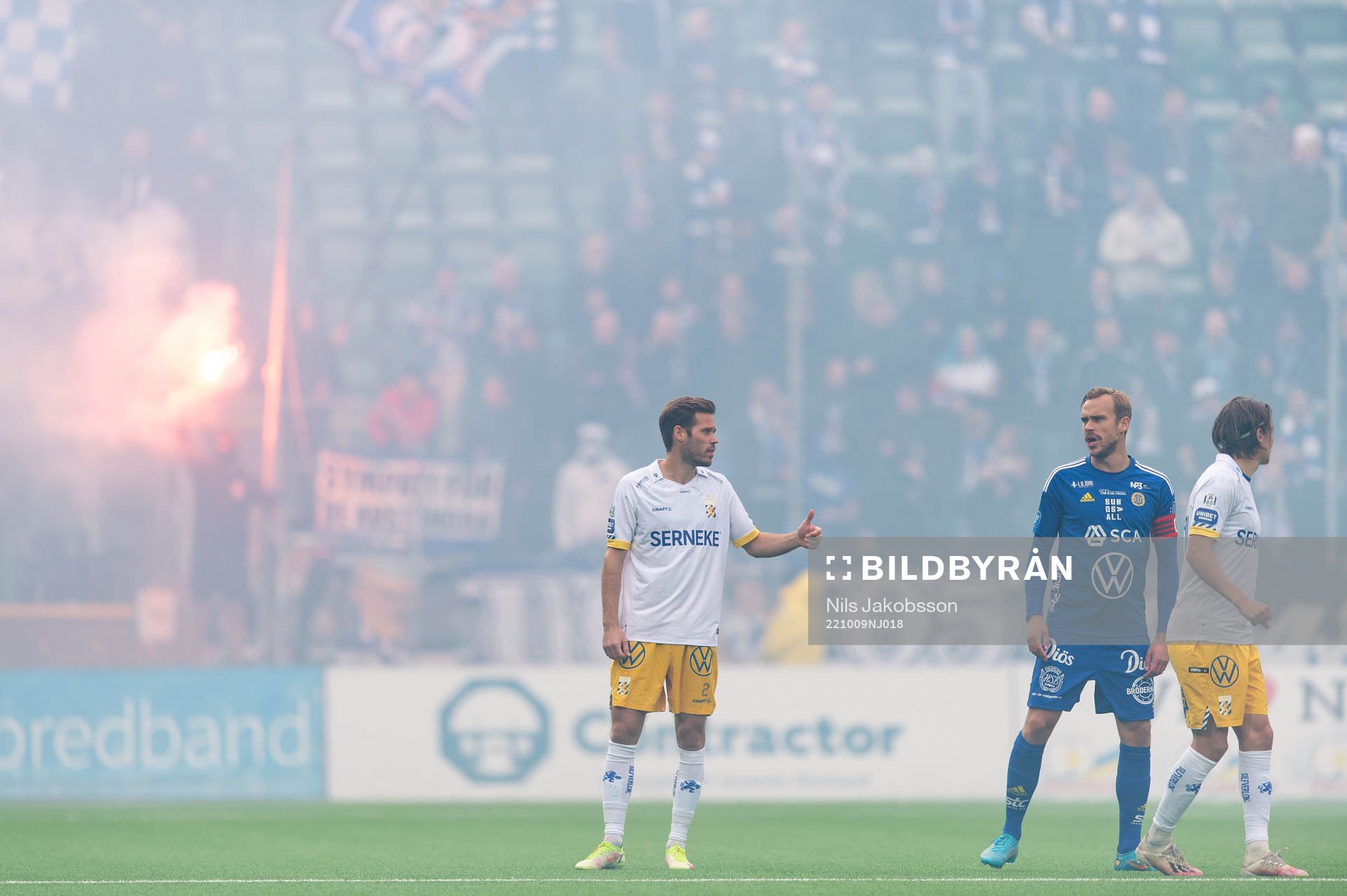 IFK Göteborgs Emil Salomonsson och GIF Sundsvalls Pontus Engblom under fotbollsmatchen i Allsvenskan mellan GIF Sundsvall och IFK Göteborg den 9 oktober 2022 i Sundsvall.