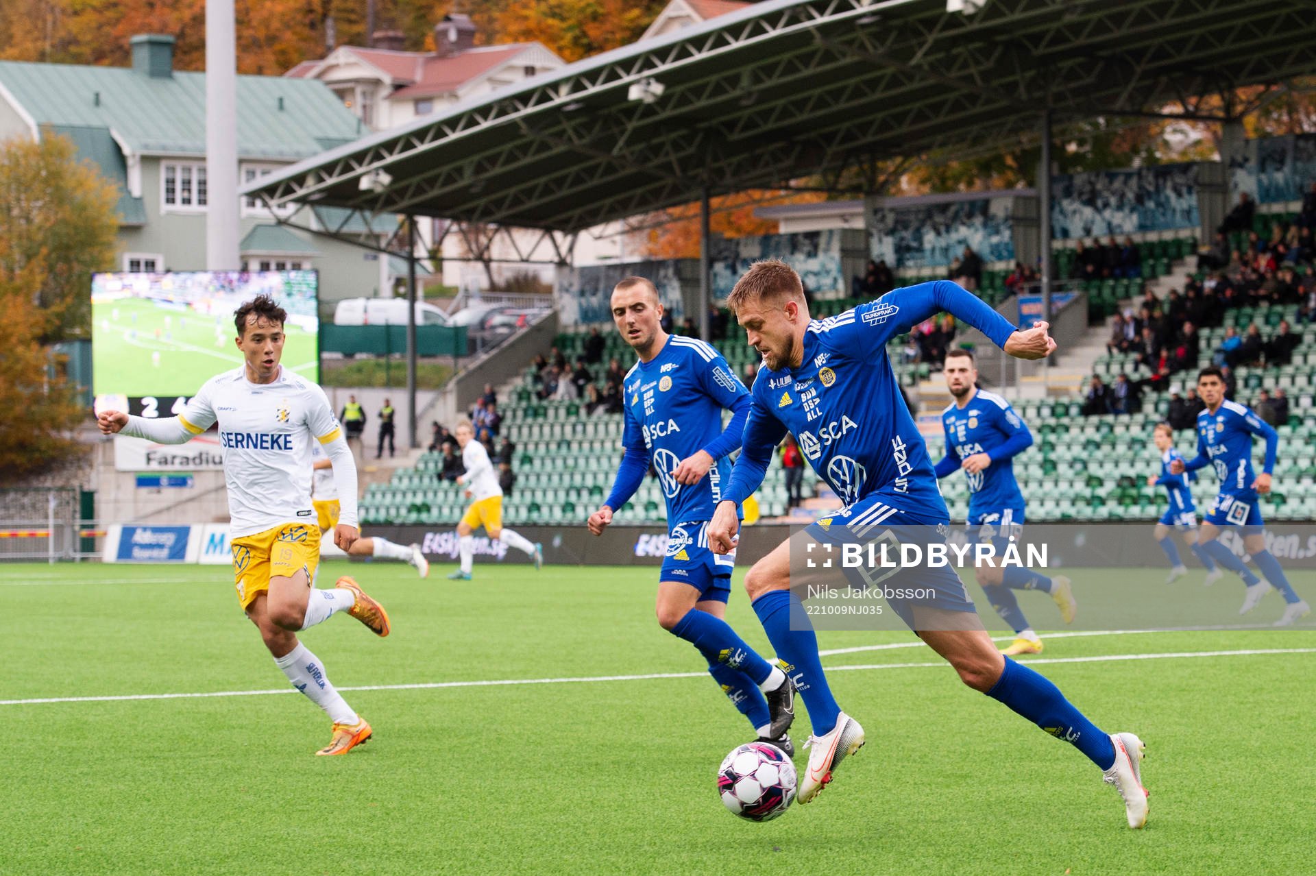 IFK Göteborgs Hussein Carneil och GIF Sundsvalls Dennis